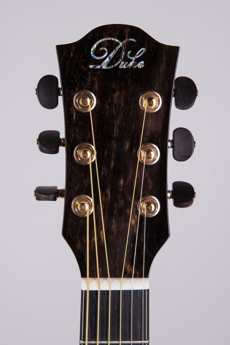 Duke D-MC-CUT-SOLID-E Westerngitarre mit Pickup vollmassive Bauweise