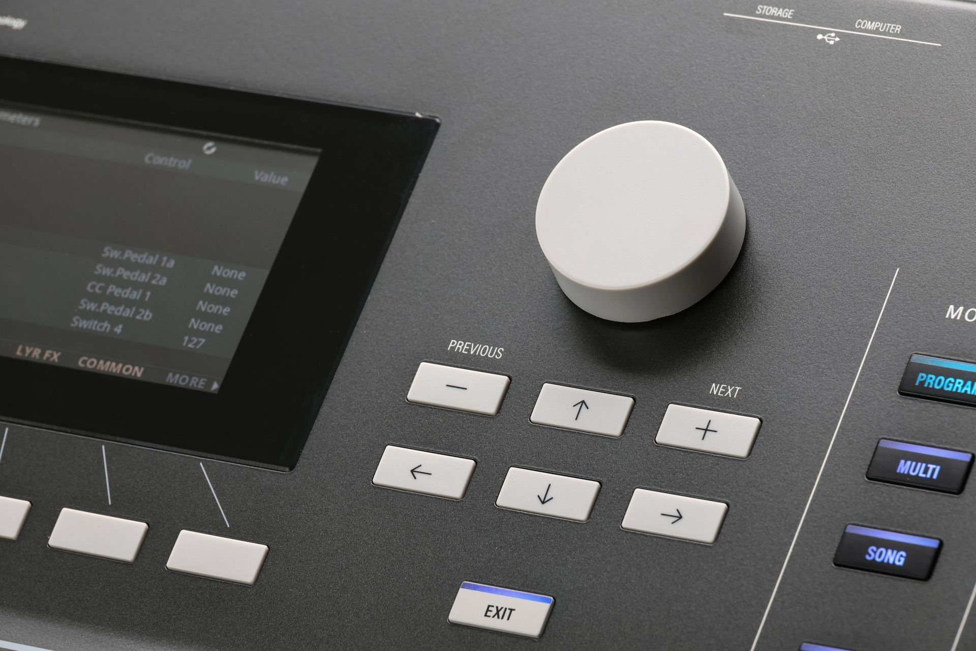 Kurzweil K2061 Synthesizer Workstation 