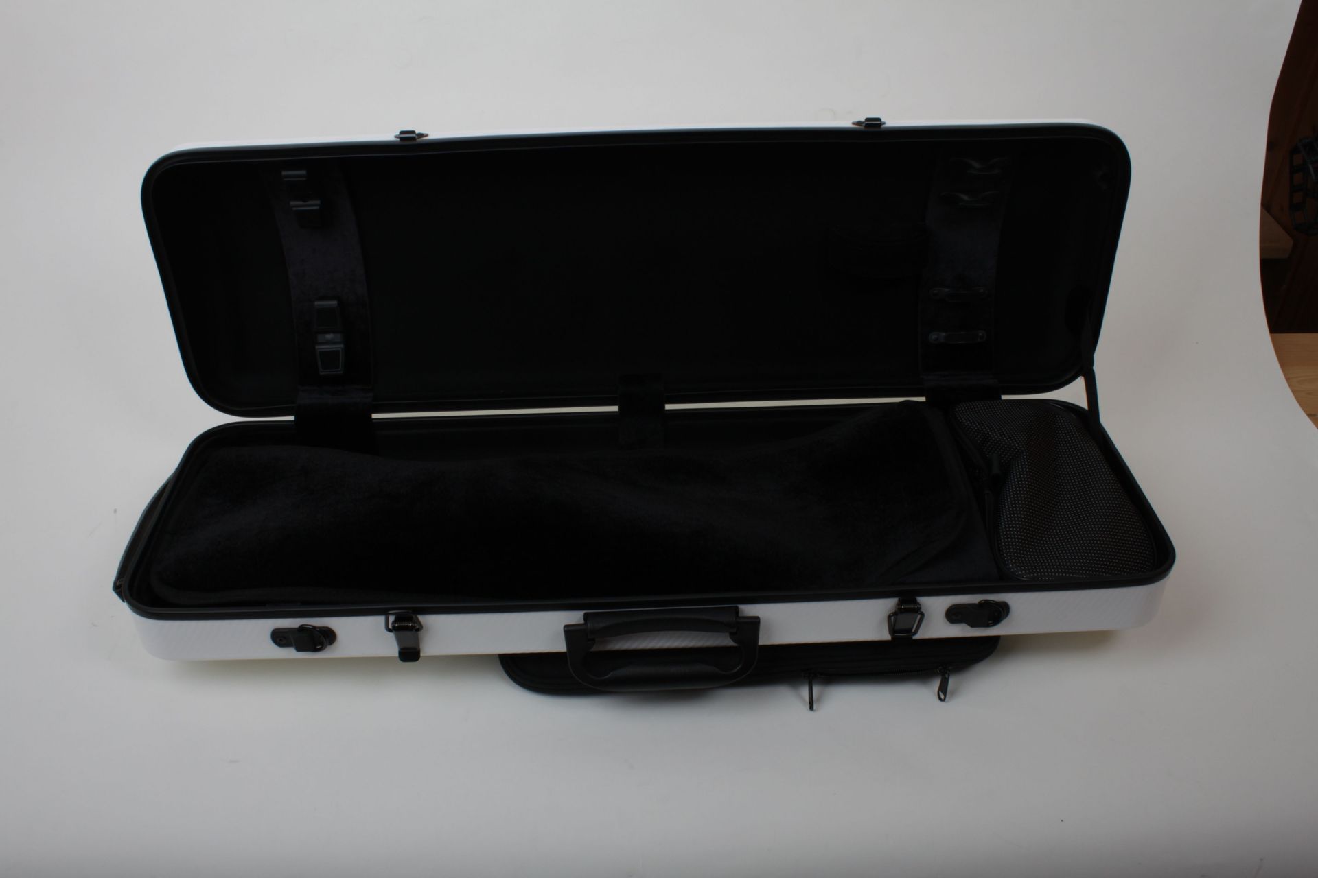 GEWA Etui/ Koffer Violine Polycarbonat 4/4 weiß, 2,4kg, Rucksackriemen GEWA Etui/ Koffer Violine Polycarbonat 4/4 weiß, 2,4kg, Rucksackriemen