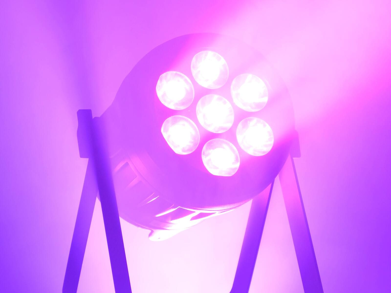 EUROLITE AKKU IP PAR 7 QCL CRMX MK2  LED-Scheinwerfer mit Akku