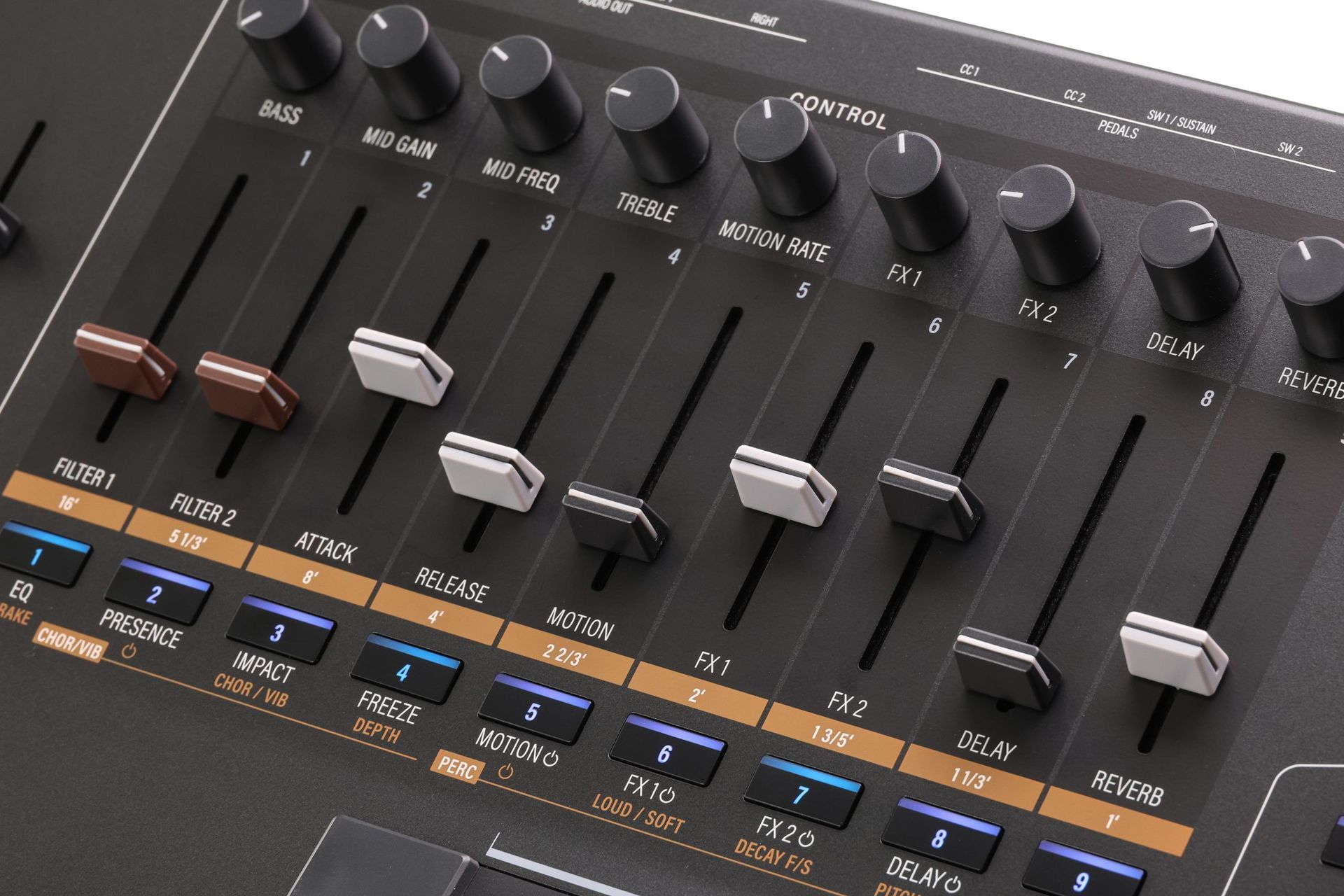 Kurzweil K2061 Synthesizer Workstation 