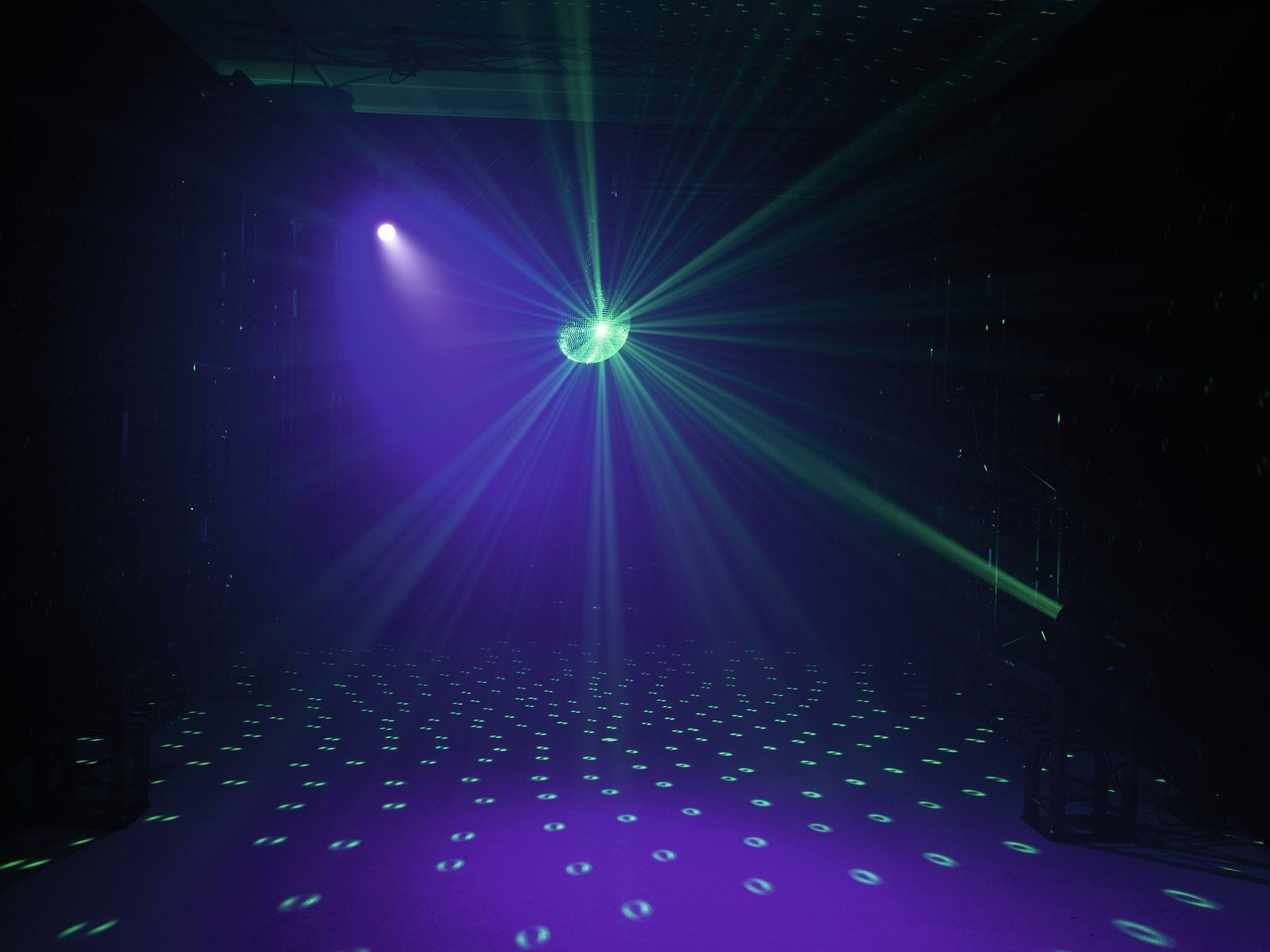 EUROLITE LED PST-15W MK2 COB RGBW Pinspot mit 15-W-COB-LED