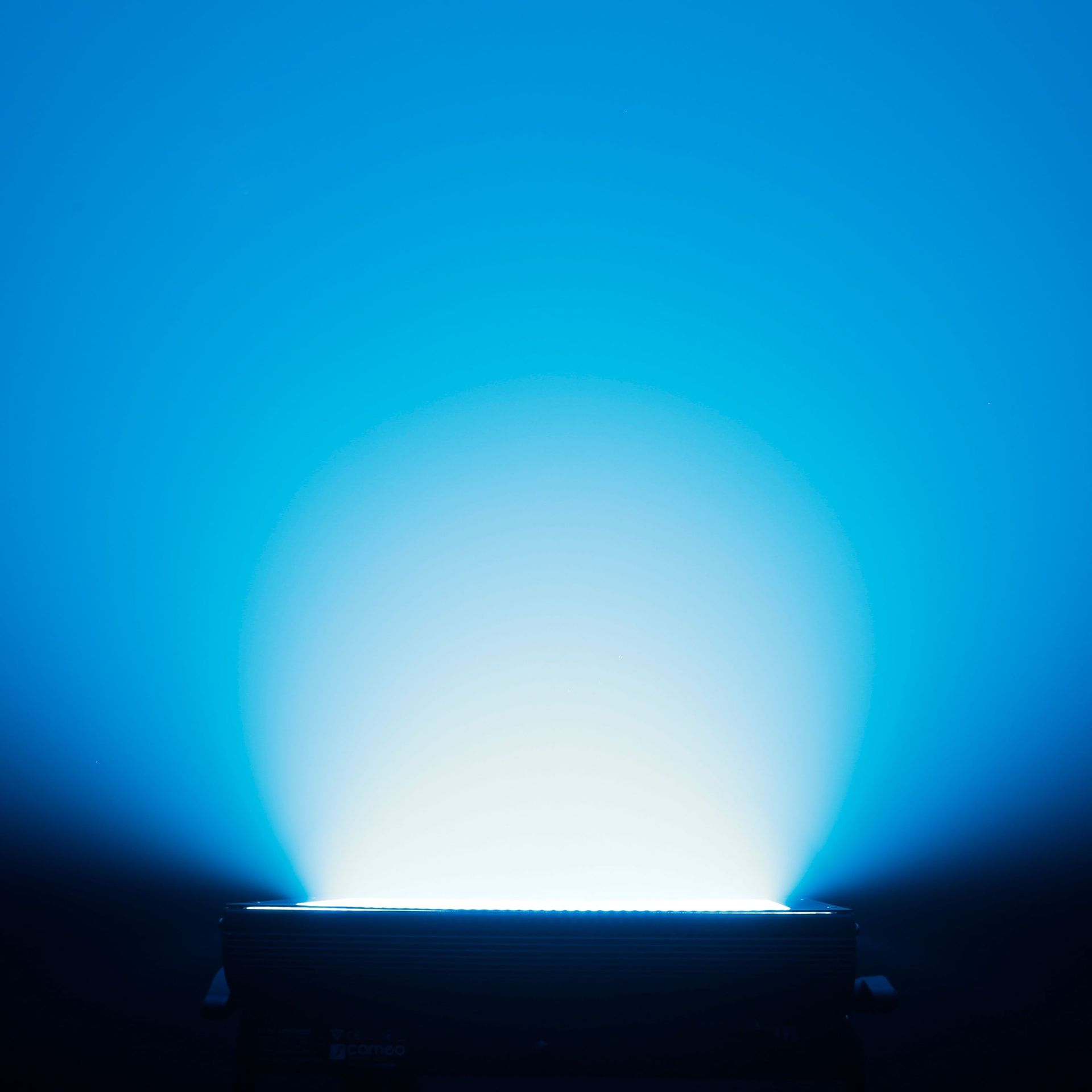 Cameo Thunder Wash 600 RGBW Lichteffekt 3 in 1 Strobe, Blinder und Wash Light_00040816_