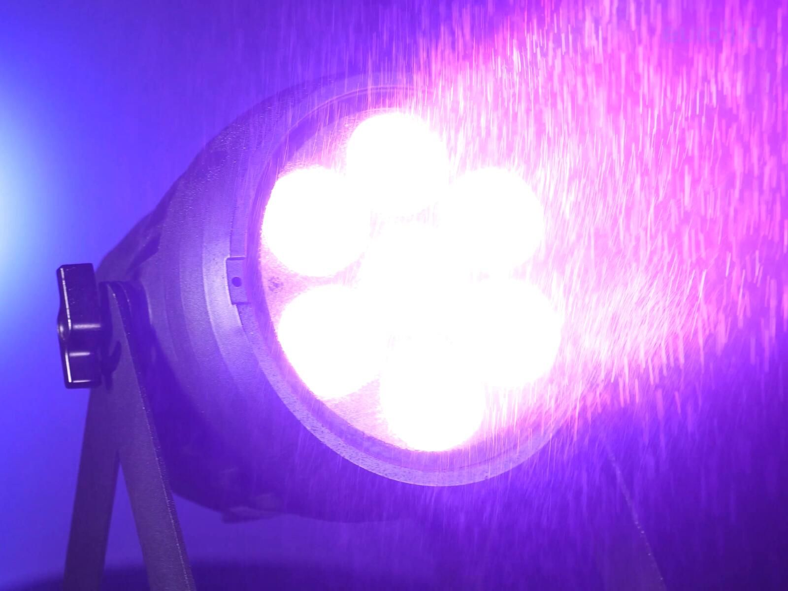 EUROLITE AKKU IP PAR 7 QCL CRMX MK2  LED-Scheinwerfer mit Akku