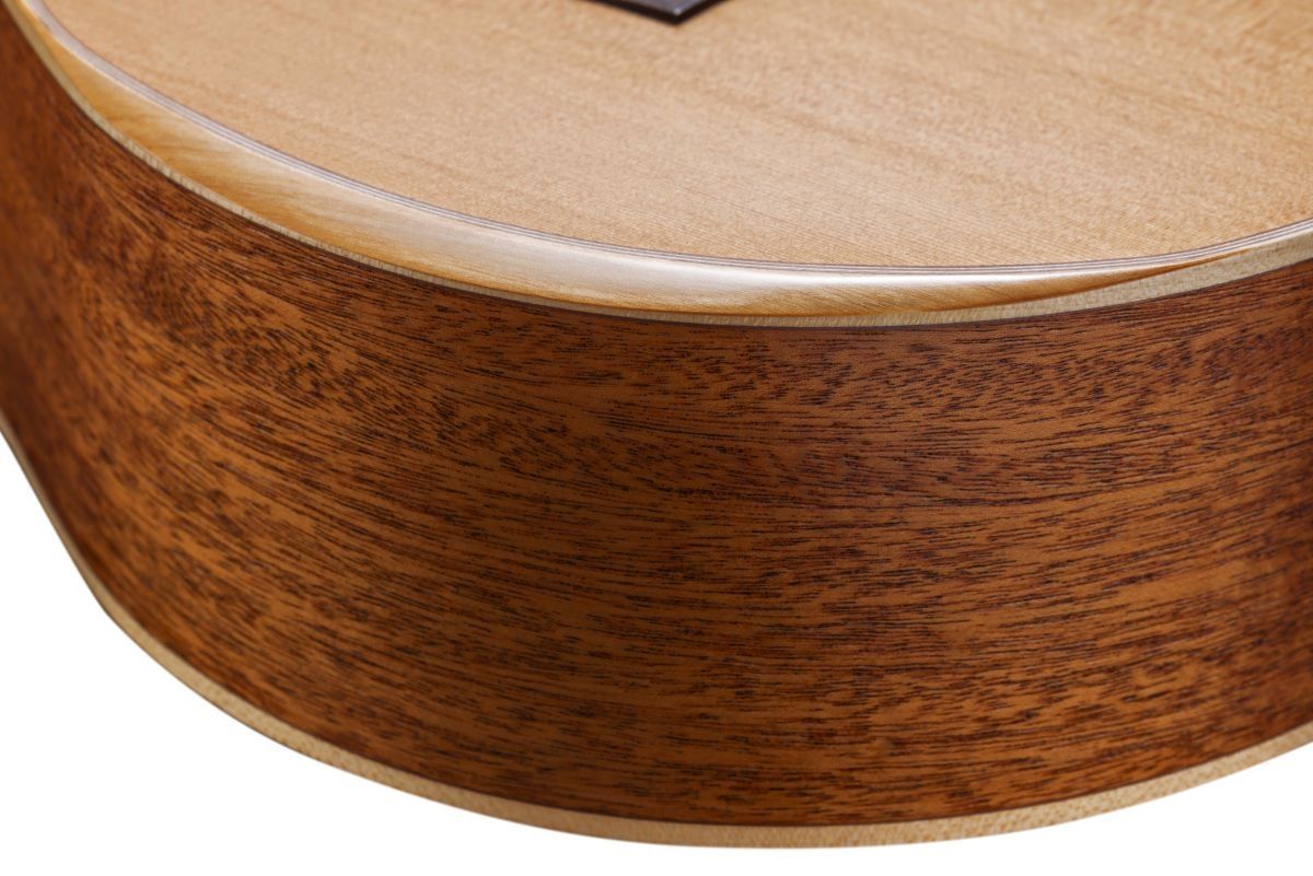 La Mancha Rubi CM Armrest Edition 4/4 Konzertgitarre