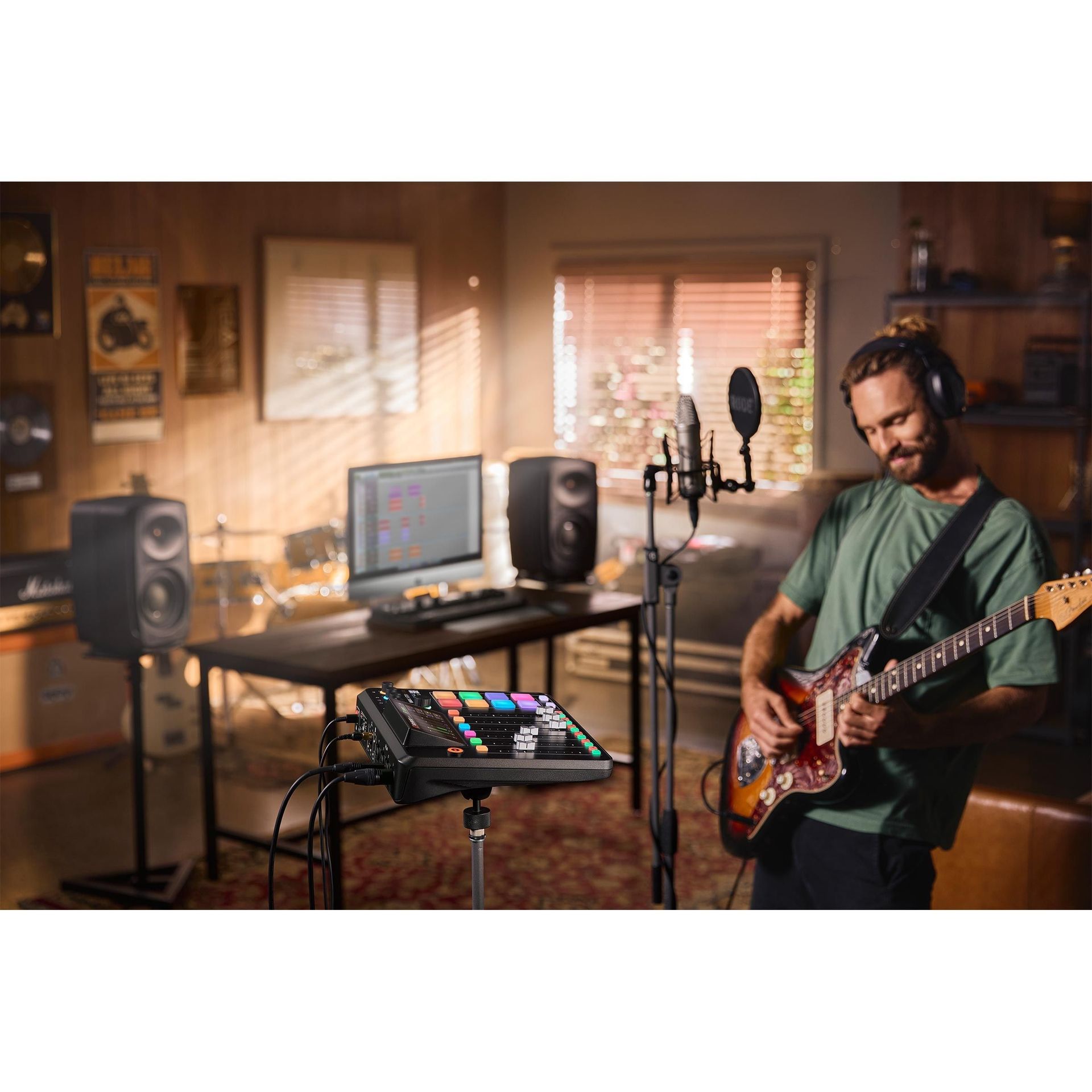 Rode Rodecaster Pro ll Audio Production Studio für Podcaster, Streamer, Musiker