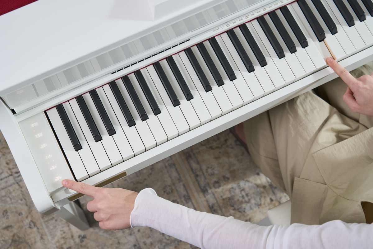 Casio AP-750 WE Digitalpiano mit neuer (Bechstein) AIR Grand Source Tonerzeugung