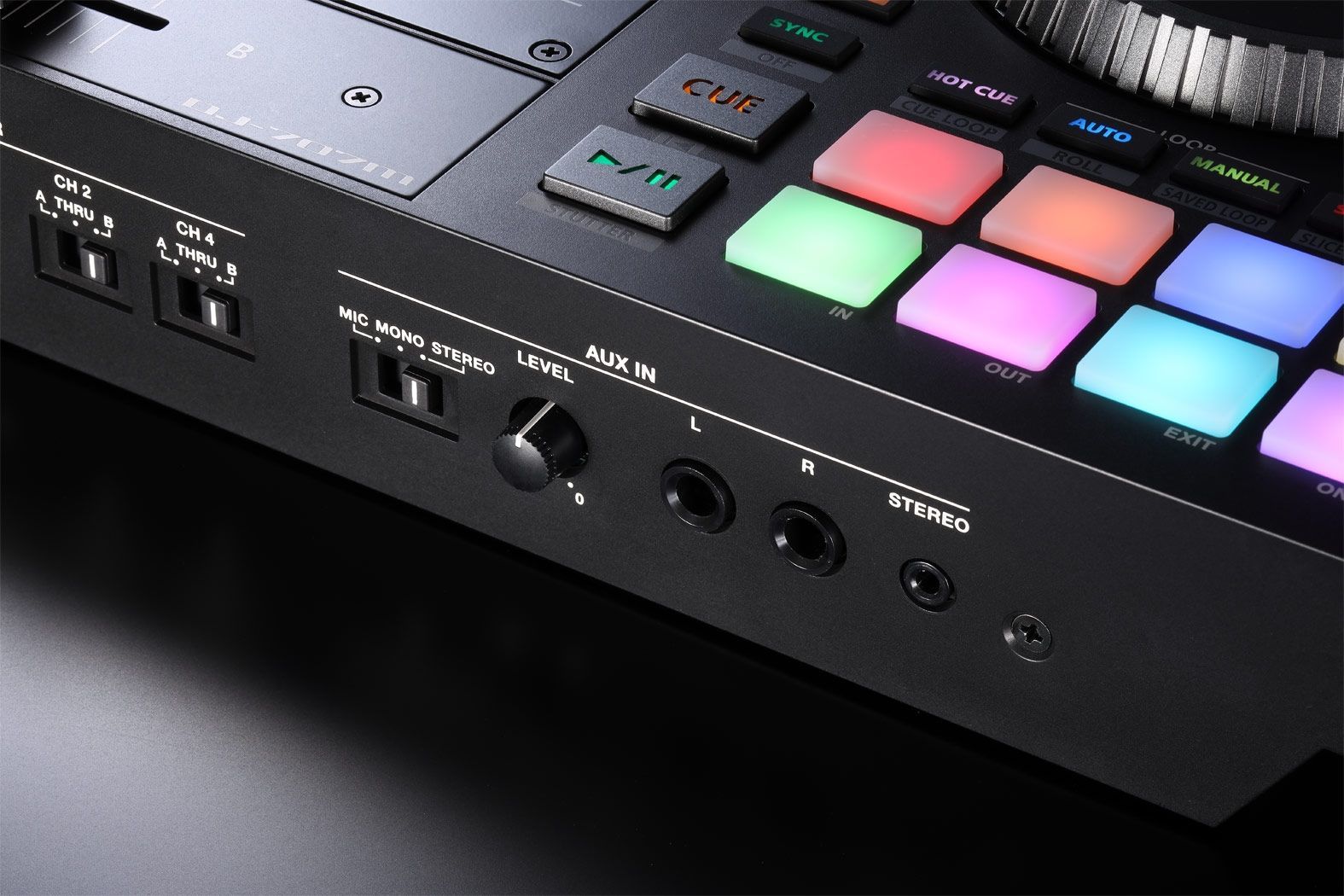 Roland DJ-707M  4-Kanal DJ Controller für Serato DJ Pro mit vier Decks