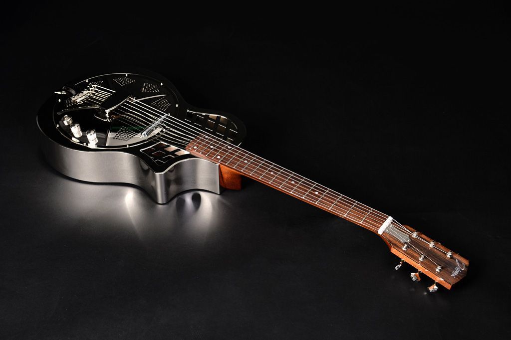 Johnson JR-994E Resonator mit Tesla Mini Humbucker Nickeloptik