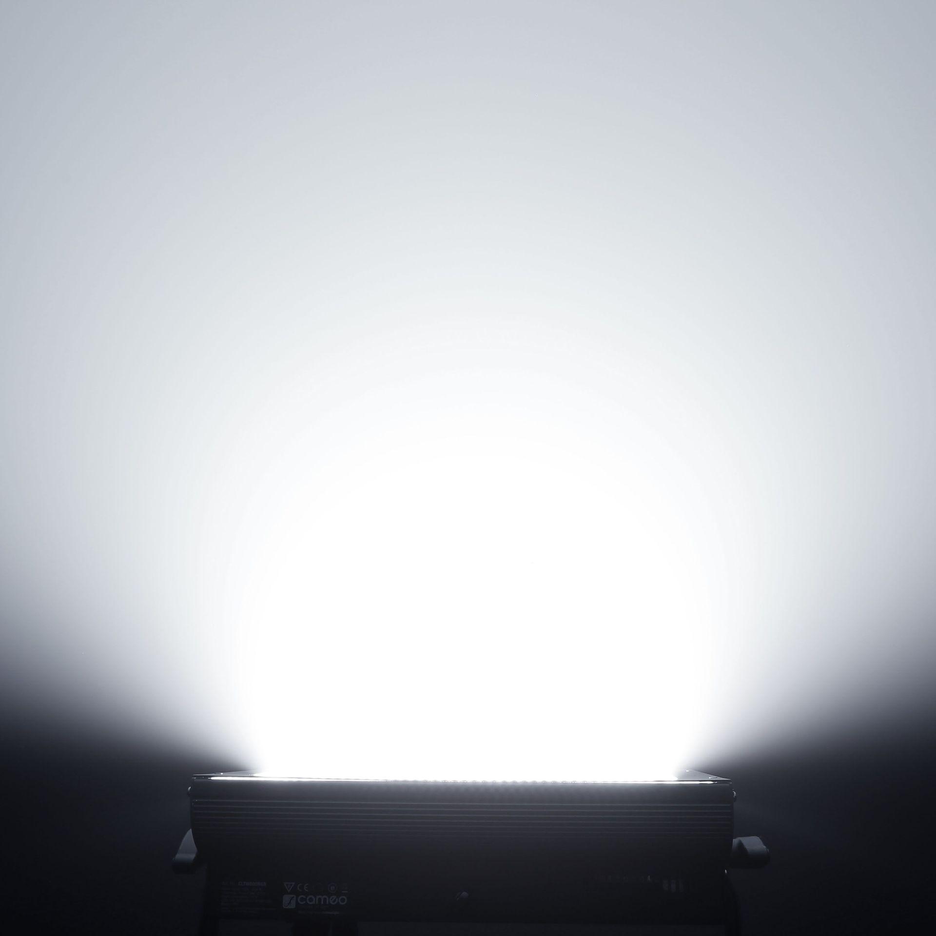 Cameo Thunder Wash 600 RGBW Lichteffekt 3 in 1 Strobe, Blinder und Wash Light_00040816_
