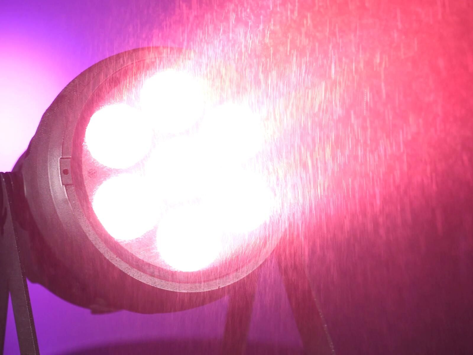 EUROLITE AKKU IP PAR 7 QCL CRMX MK2  LED-Scheinwerfer mit Akku