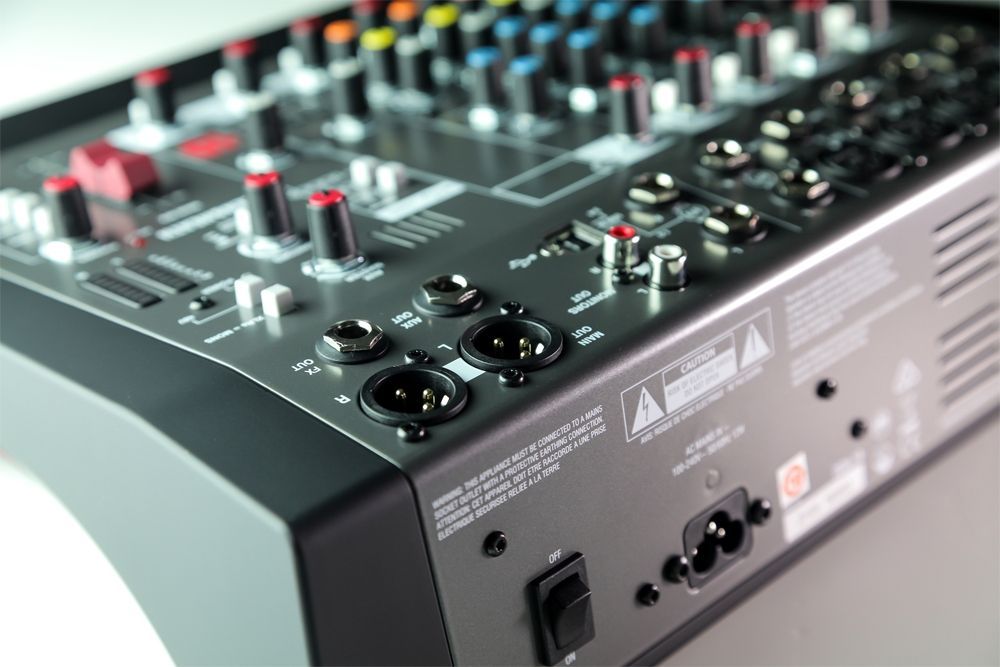 Allen & Heath ZEDi-10 Mixer mit 4x4 USB Interface (24bit / 96KHz), inkl. Cubase 