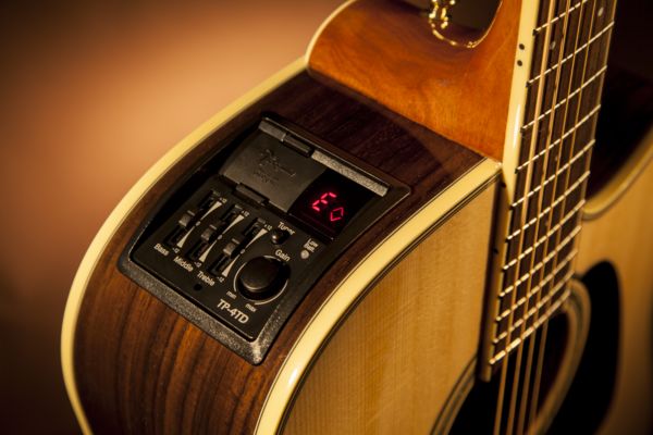 Takamine GD51CE-2 NAT Akustikgitarre Dreadnoughtform mit Pickup