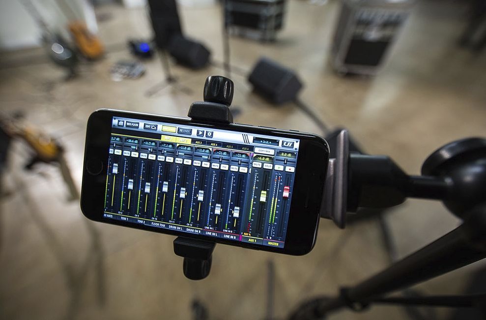 Soundcraft Ui24R 19" Digitalmixer mit Tablet/Smartphone/PC-Steuerung und WiFi Soundcraft Ui24R 19" Digitalmixer mit Tablet/Smartphone/PC-Steuerung und WiFi