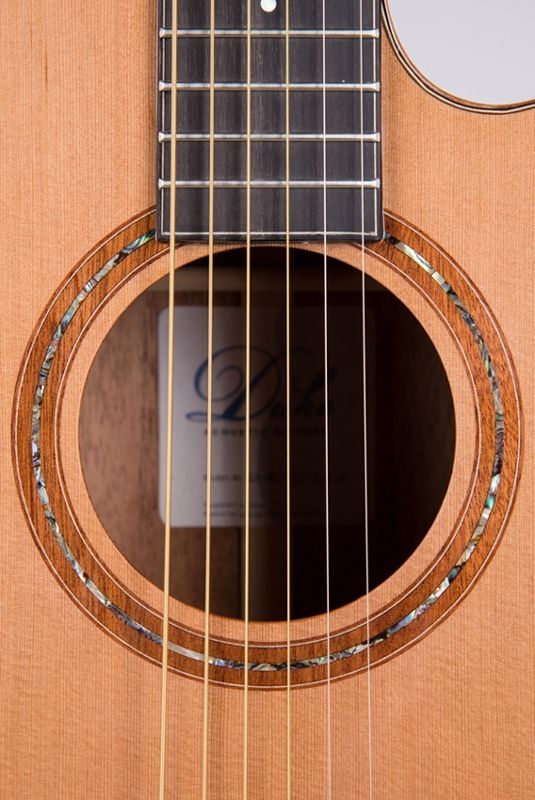 Duke D-MC-CUT-SOLID-E Westerngitarre mit Pickup vollmassive Bauweise