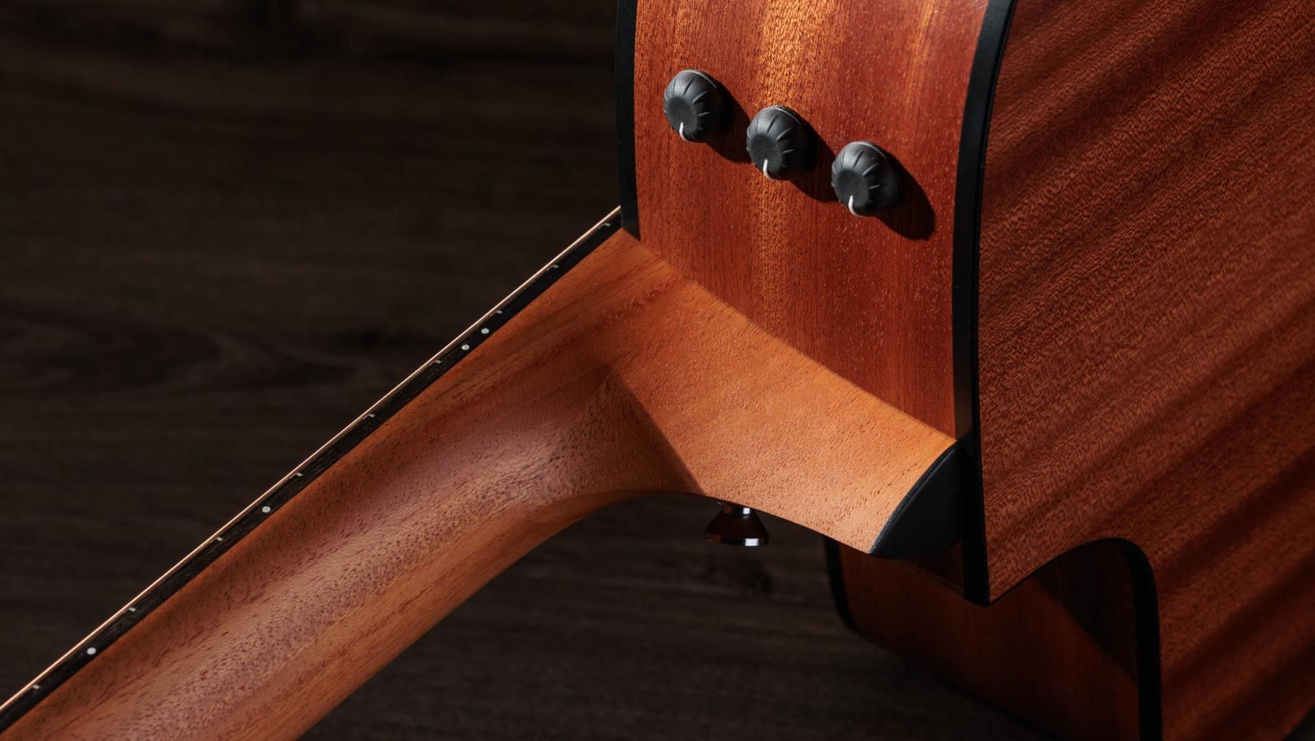 Taylor 150ce Sapele ES2 12-Saiter mit PU  incl. Gigbag