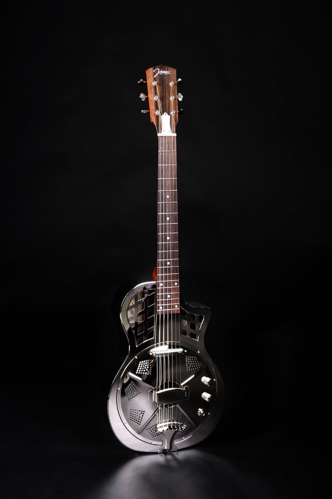 Johnson JR-994E Resonator mit Tesla Mini Humbucker Nickeloptik