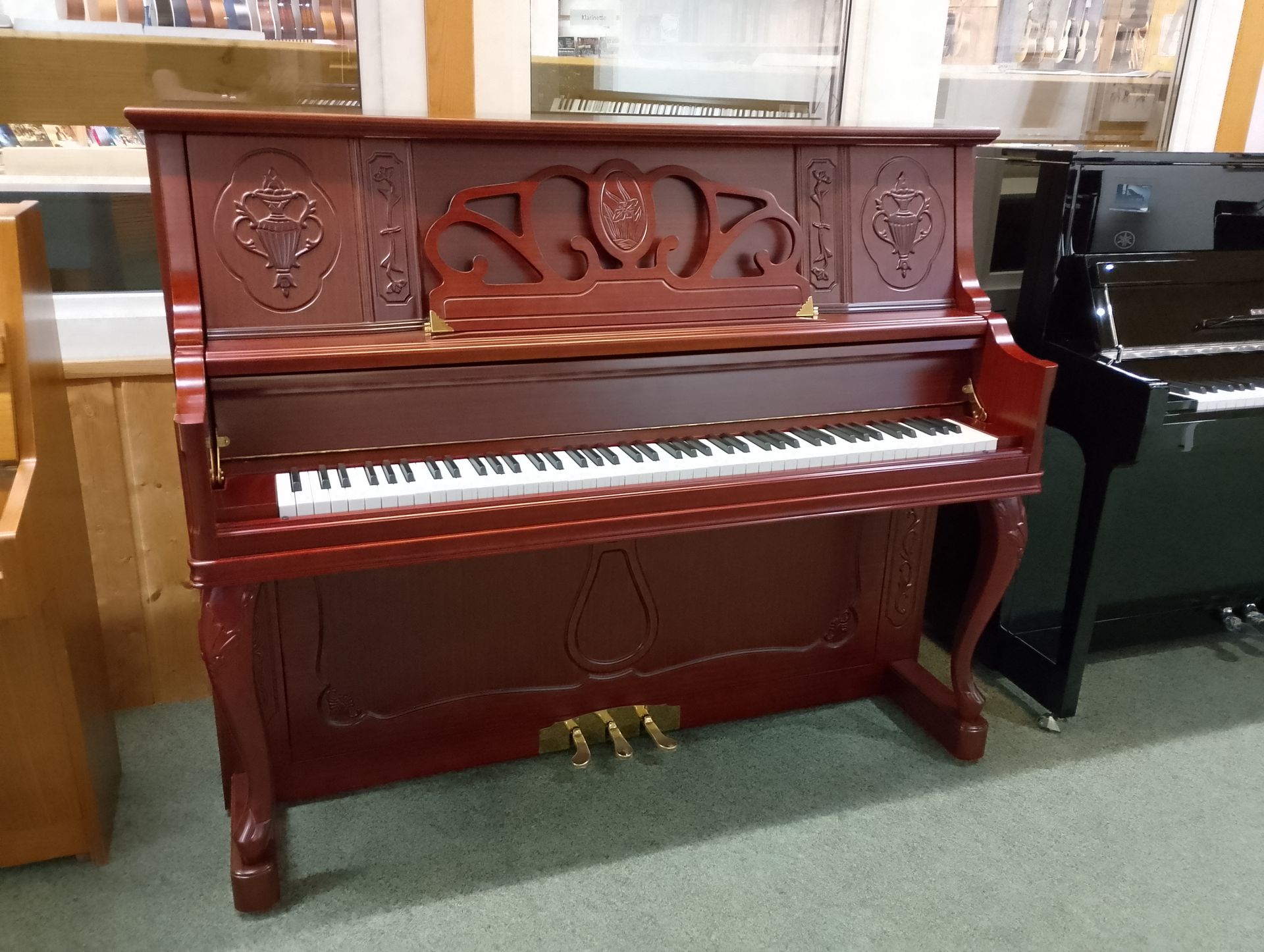 Klavier Chippendale gebraucht - Farbe Mahagoni -technisch Neuzustand -