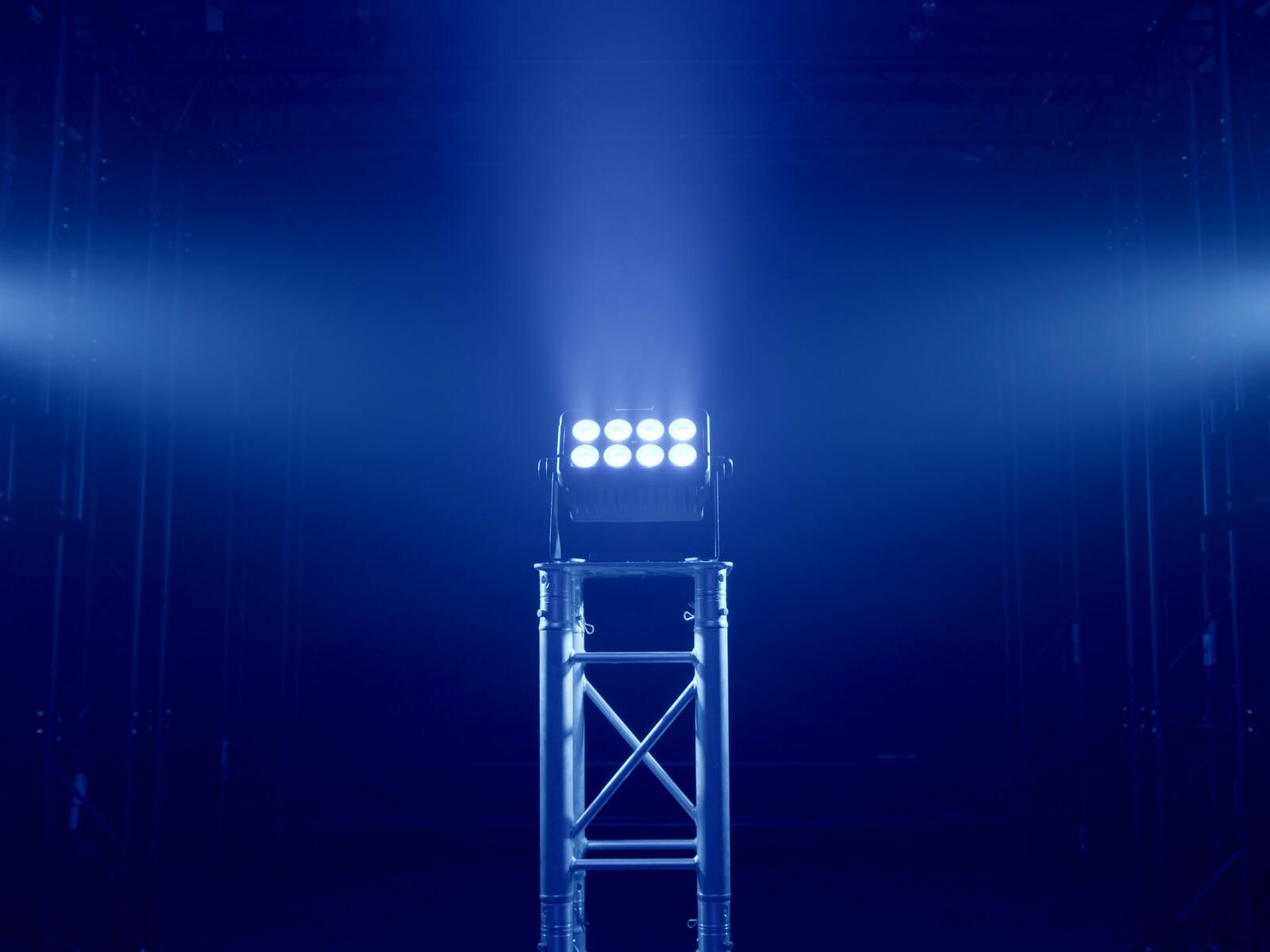 EUROLITE AKKU Multiflood IP 8x10W RGBW Wash CRMX LED-Scheinwerfer mit Akku_00054853_