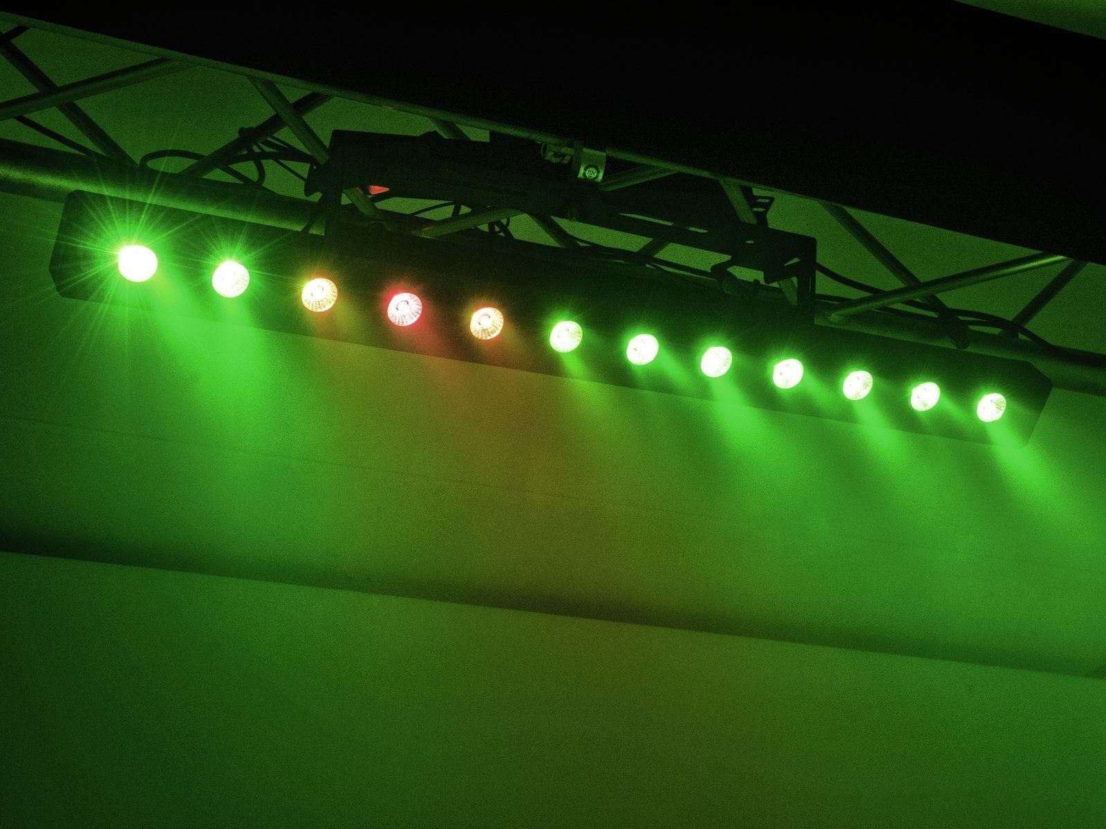 EUROLITE LED PIX-12 HCL LED-Bar  Restbestand! LED-Leiste mit 12 x 10 W 6in1-LED