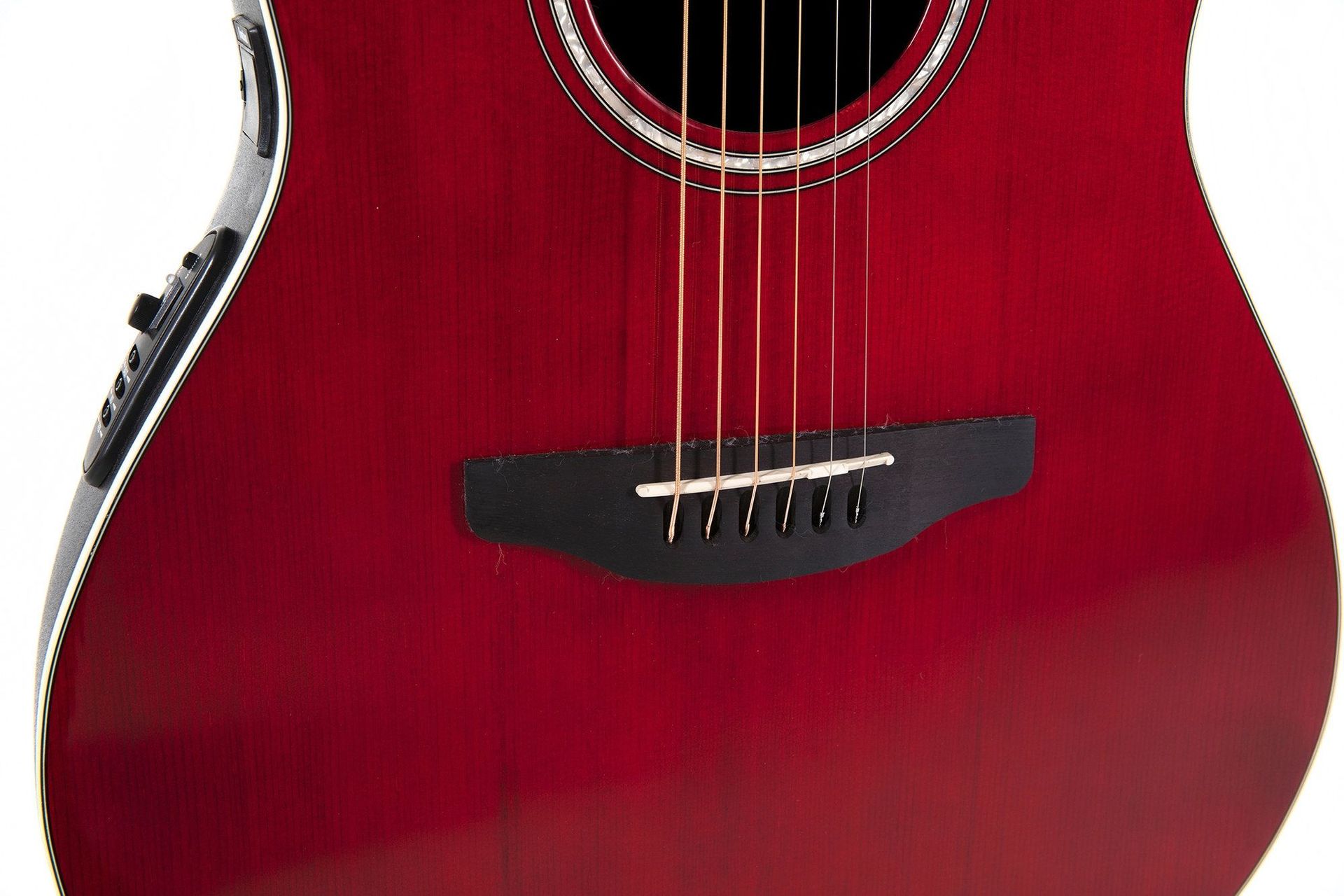 Ovation CE44-RR-G Celibrity Elite Plus Mid Cutaway Ruby Red