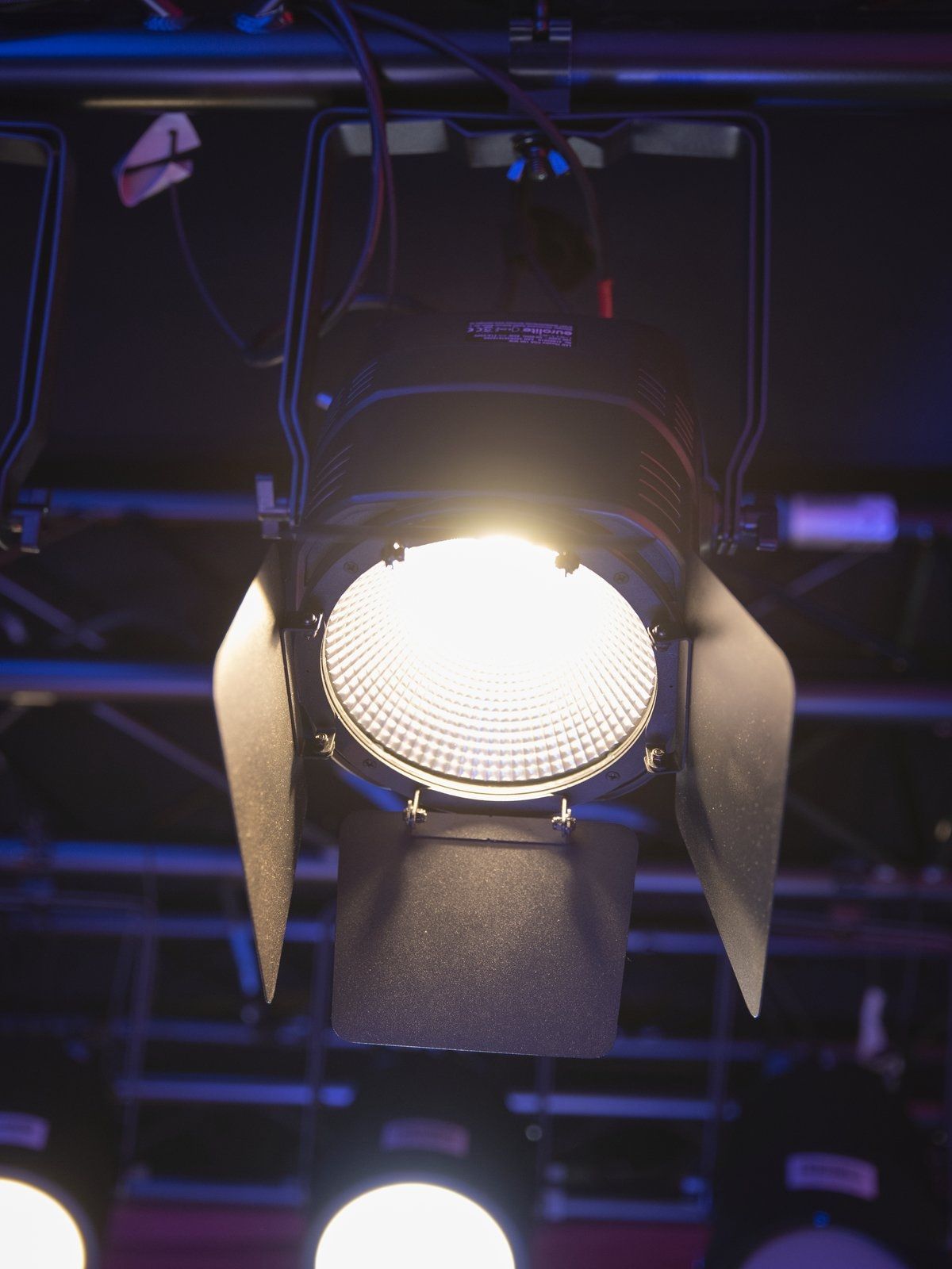 EUROLITE LED Theatre COB 100 WW LED-Theater-Scheinwerfer_00052248_