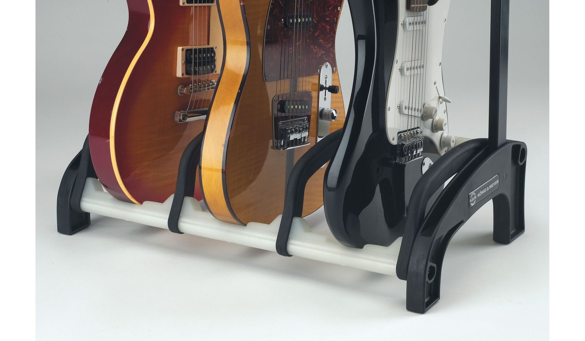 K&M 17513 Guardian 3-fach Gitarrenständer, Gitarrenstativ für 3 Gitarren