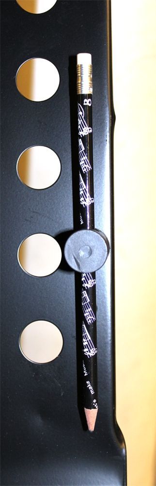 Bleistifthalter mit Magnet ,  zur Befestigung z.B. am Notenpult, Stifthalter 