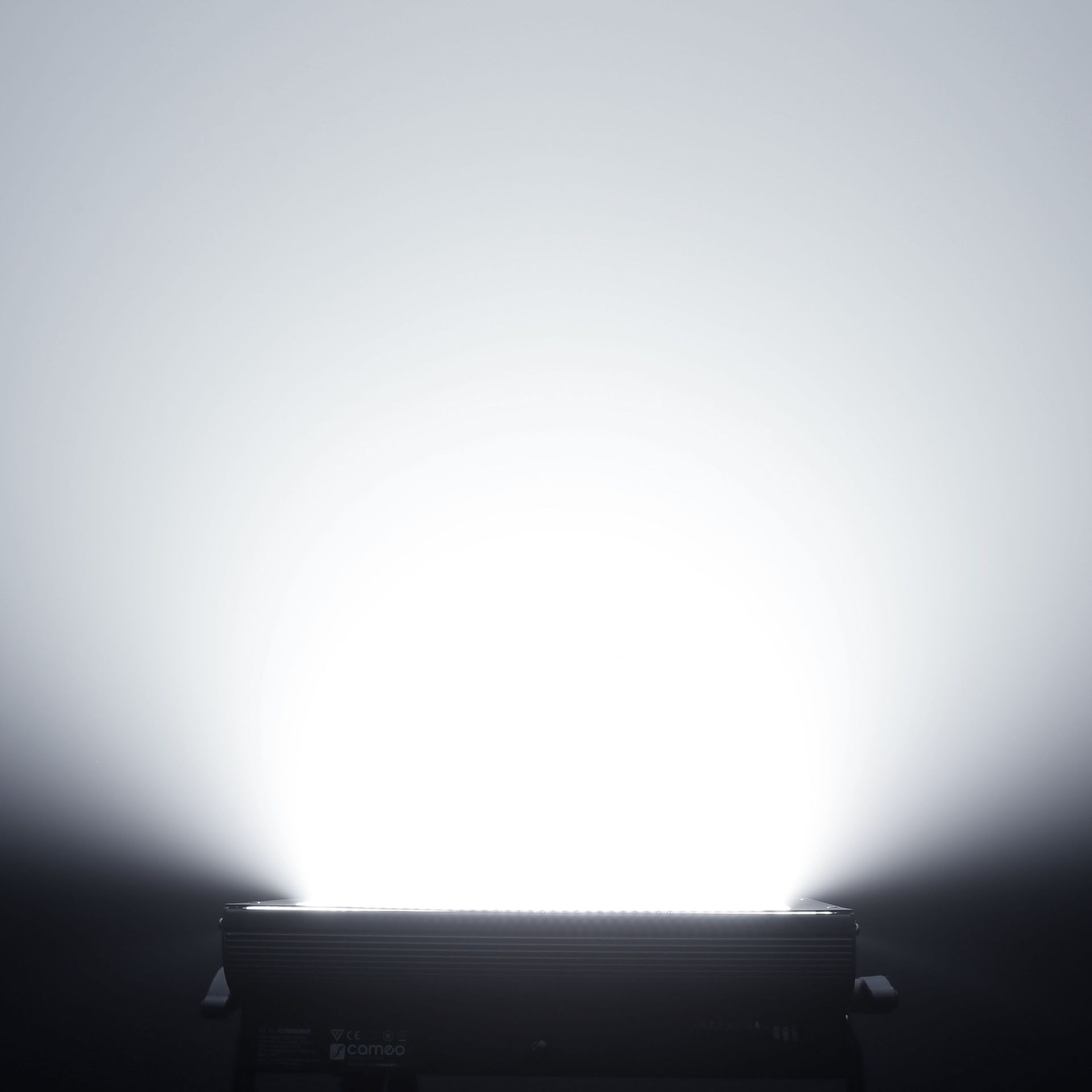 Cameo Thunder Wash 600 RGBW Lichteffekt 3 in 1 Strobe, Blinder und Wash Light