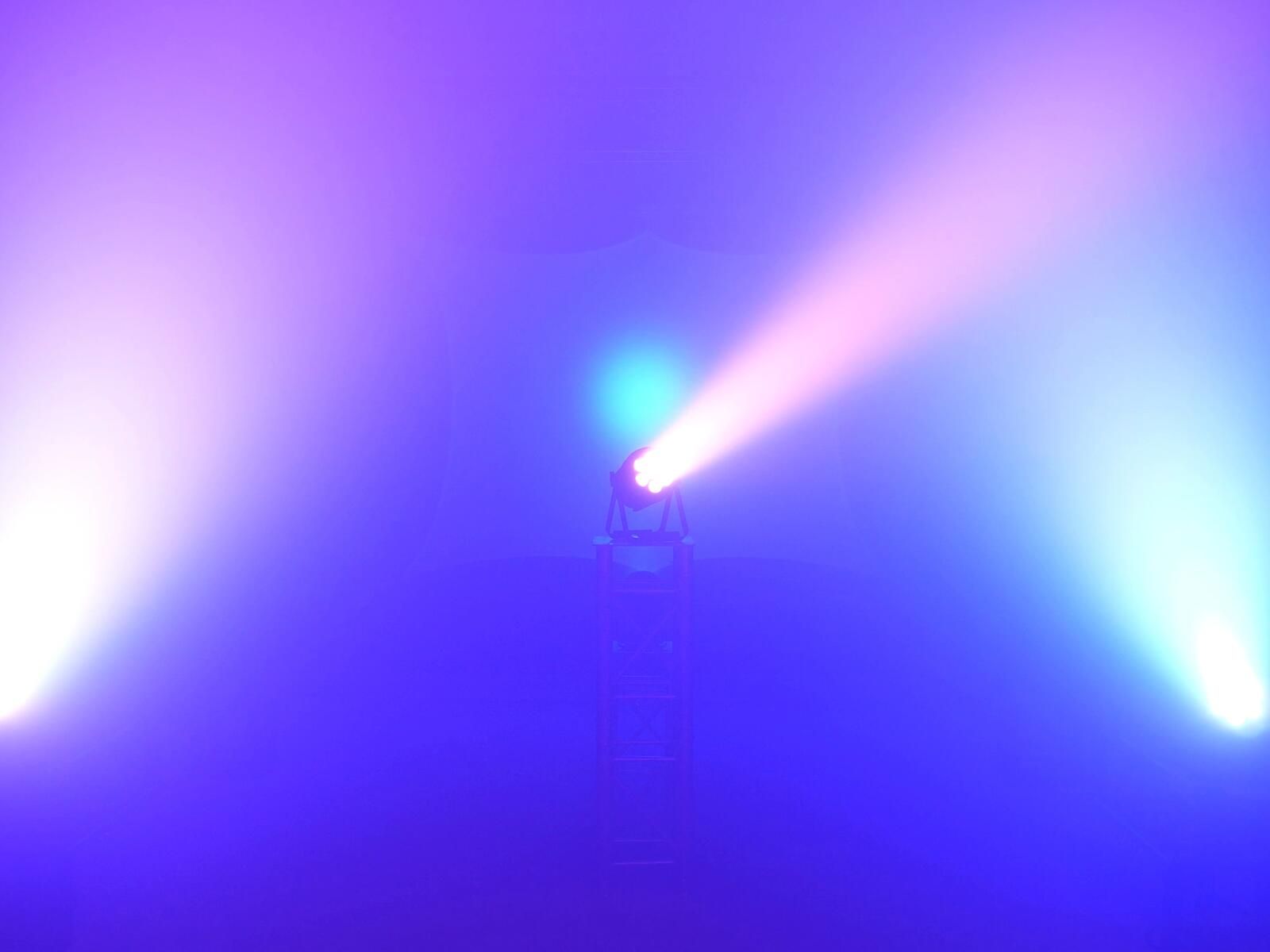 EUROLITE AKKU IP PAR 7 QCL CRMX MK2  LED-Scheinwerfer mit Akku
