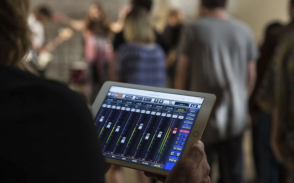 Soundcraft Ui24R 19" Digitalmixer mit Tablet/Smartphone/PC-Steuerung und WiFi Soundcraft Ui24R 19" Digitalmixer mit Tablet/Smartphone/PC-Steuerung und WiFi